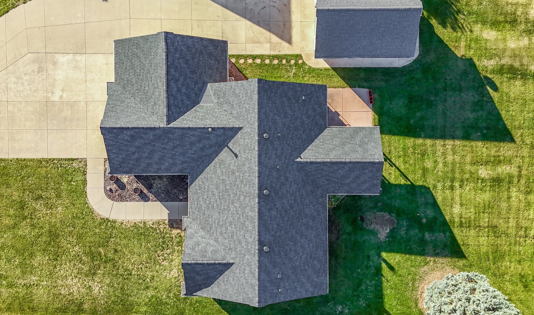 TAMKO StormFighter Flex Class 4 shingles installed on a home in Ankeny, Iowa by JB Roofing.